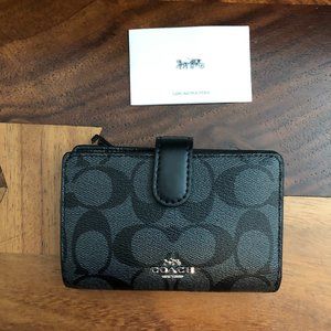 Coach Coach Medium Corner ZIP Wallet in Sig Canvas